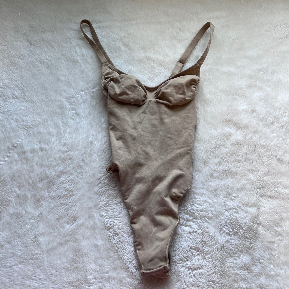 SKIMS Sculpting Bodysuit with Snaps Tan Beige Women Small S/P/CH Shapewear Thong